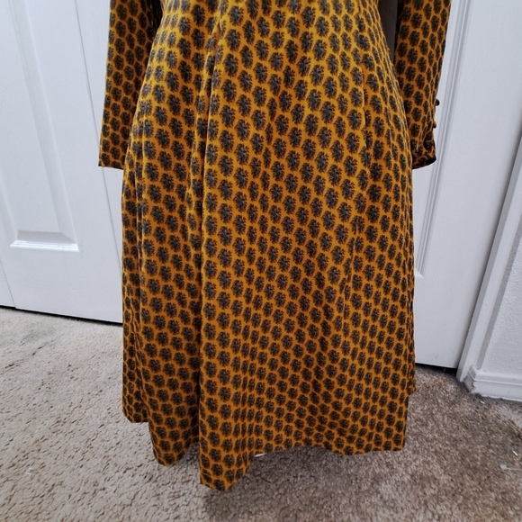 Elegant Mustard Patterned Dress   Size M - Picture 3 of 6